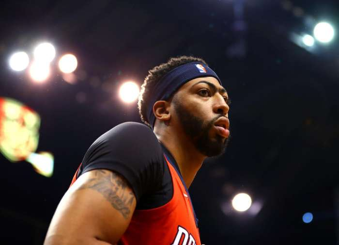 马刺翻盘深圳队，浓眉哥高光表现