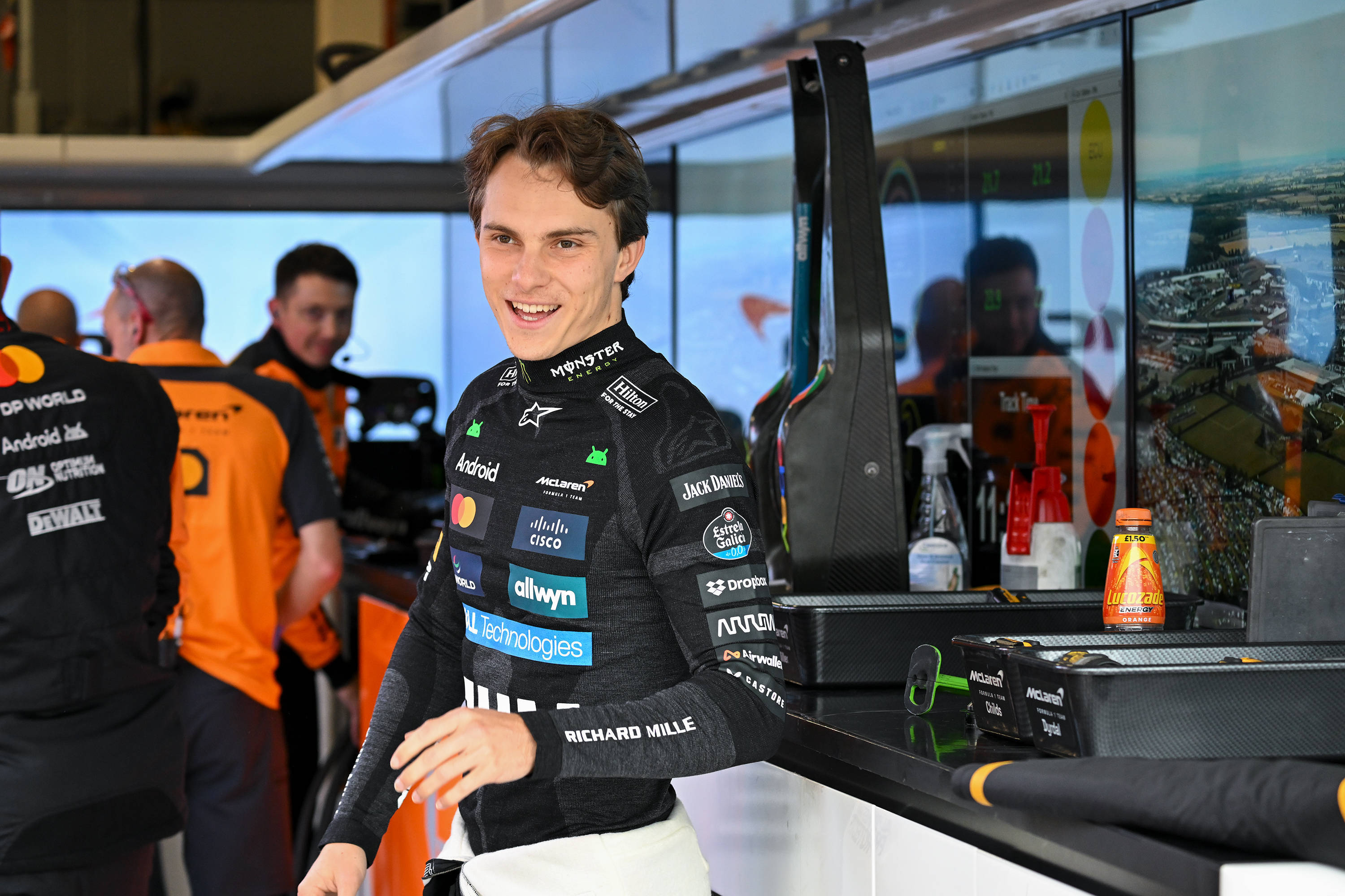 索伯车队险胜迈凯伦，汉密尔顿统治全场