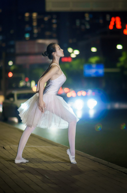 不止是引擎，更是点燃夜空的那颗星，门迪燃爆赛场，摩纳哥稳稳驶向胜利